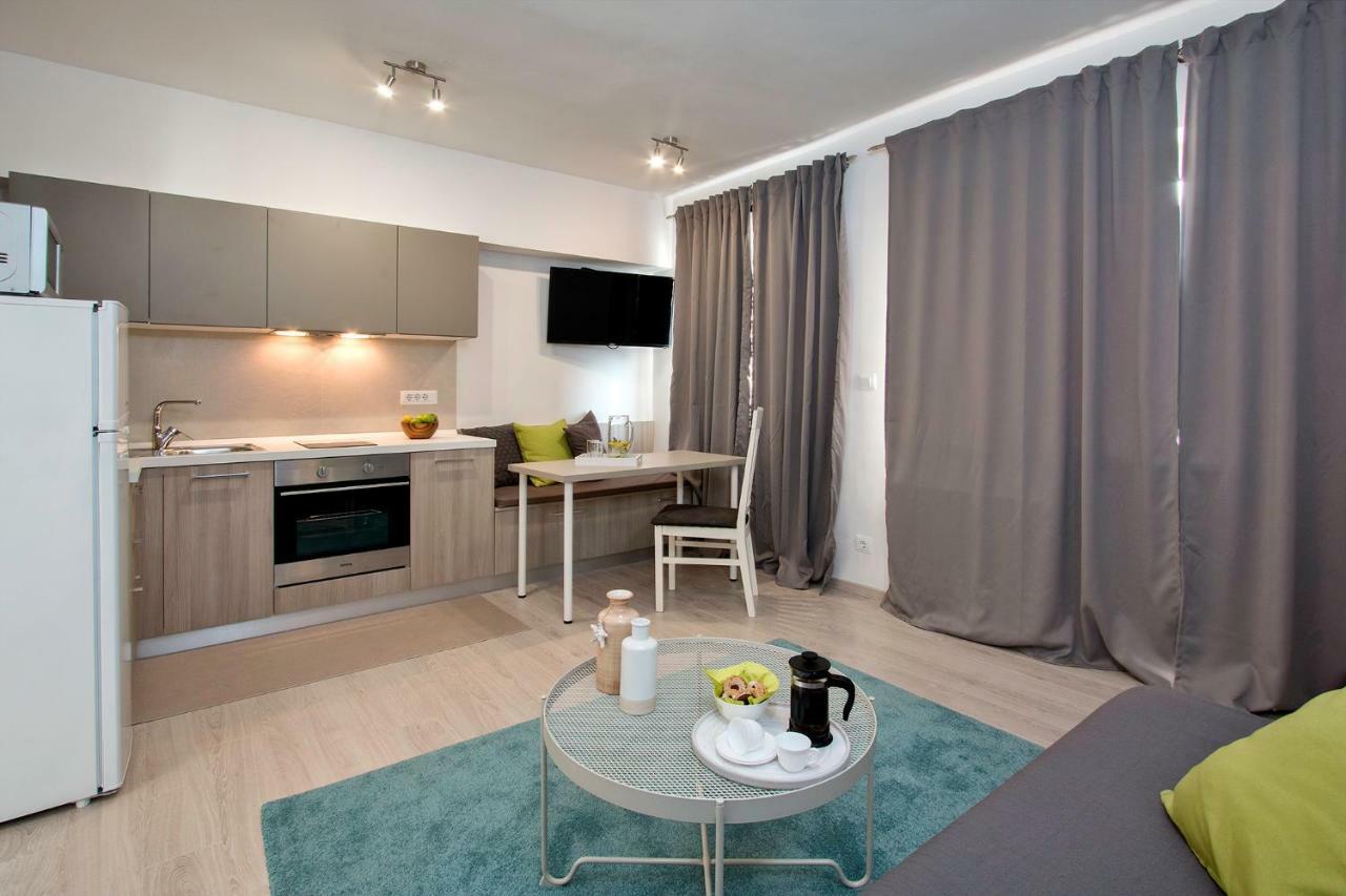 Sunsplash Apartments Pula Extérieur photo