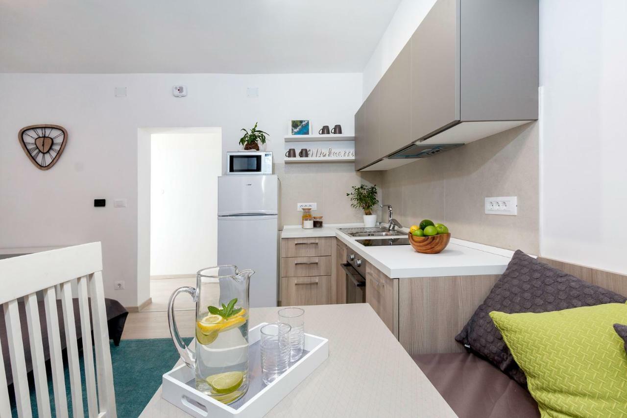 Sunsplash Apartments Pula Extérieur photo